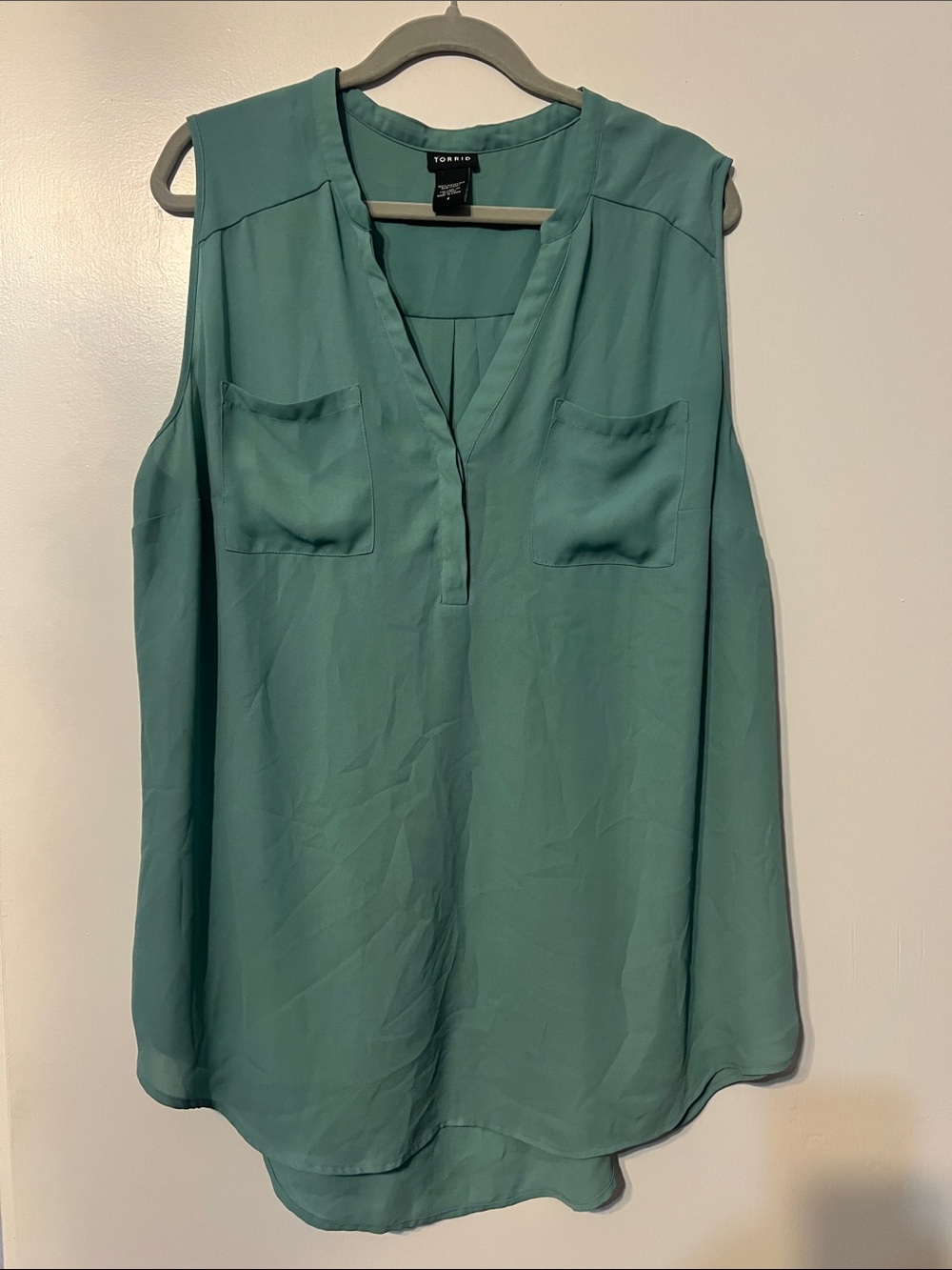 Torrid size 2 18-20 Sleeveless V-Neck Pocket Blouse in green